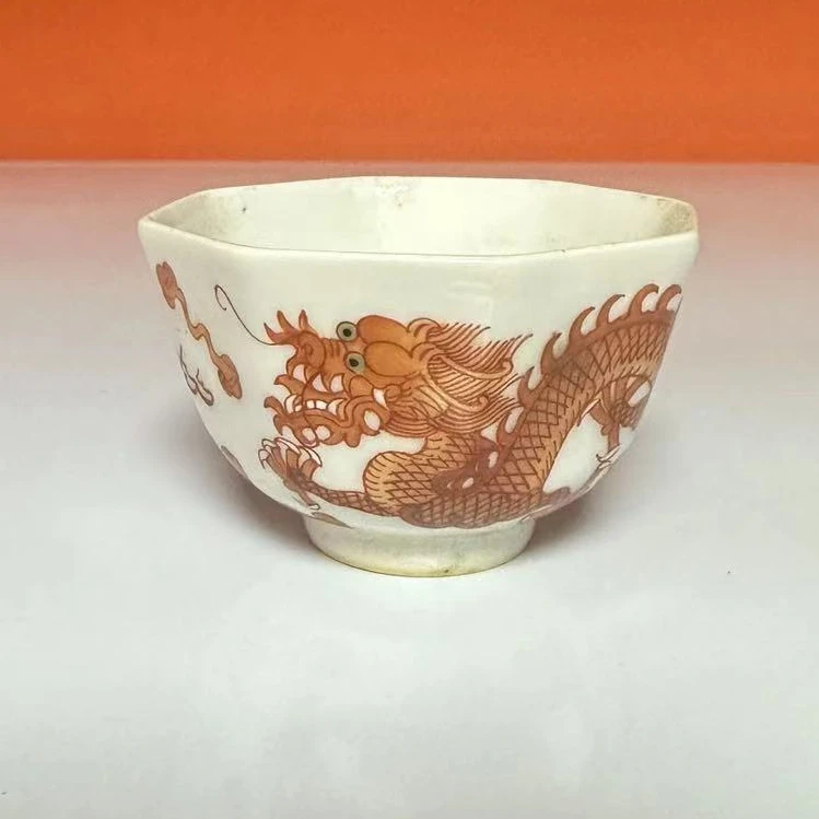 0875清晚期 矾红赶珠游龙纹八棱杯