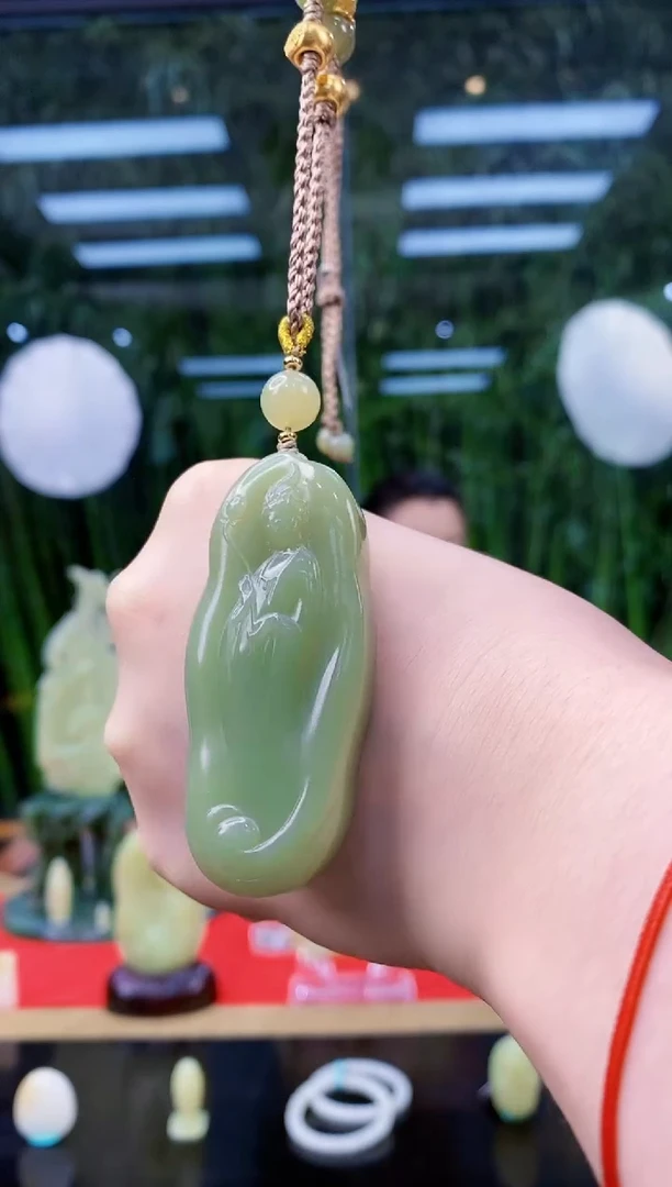 未镶嵌和田玉挂件闪购绿黄持莲观音牌