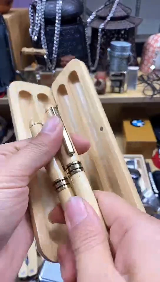 瓷片闪购商品  如图所示