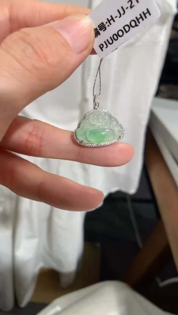 翡翠18K金镶嵌颈饰佛公