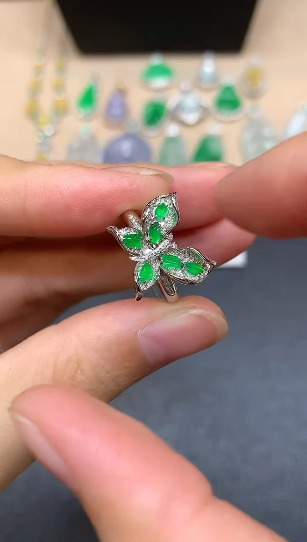 18K金镶嵌戒指翡翠蝴蝶【无服务费