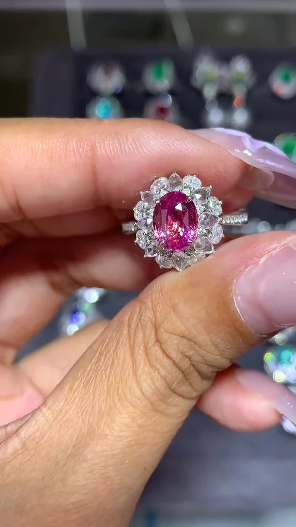 戒指彩色蓝宝石18K金镶嵌2.03CT