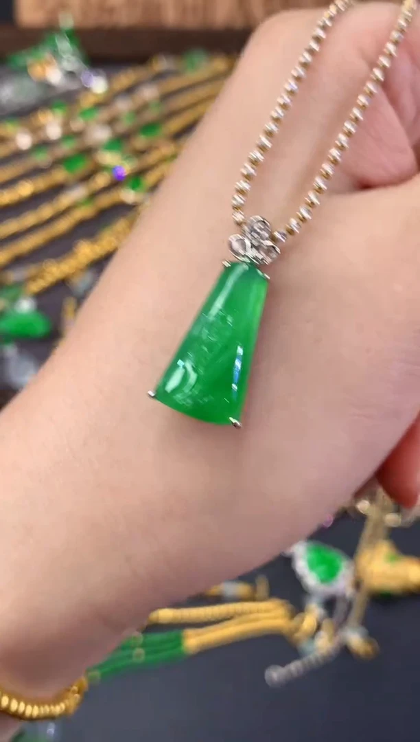 吊坠(不含链)18K金镶嵌翡翠A338|19800