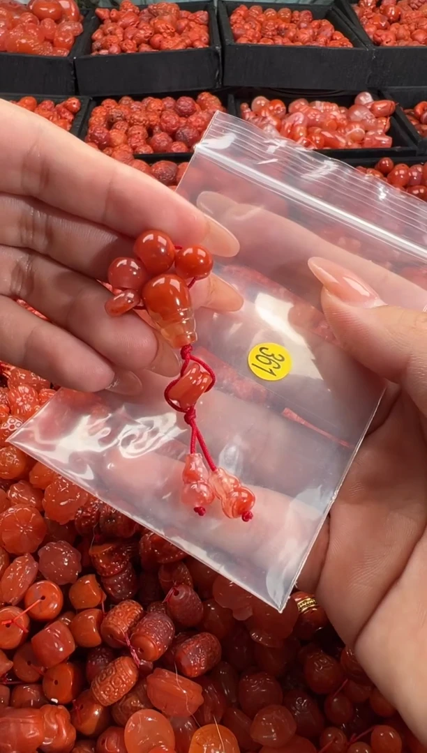 南红玛瑙未镶嵌颈饰1