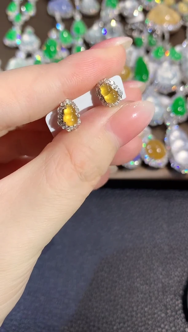 18K金镶嵌翡翠耳饰A19