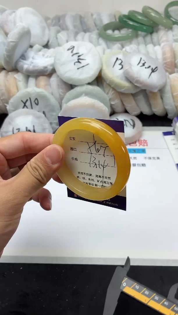未镶嵌手镯石英质玉1