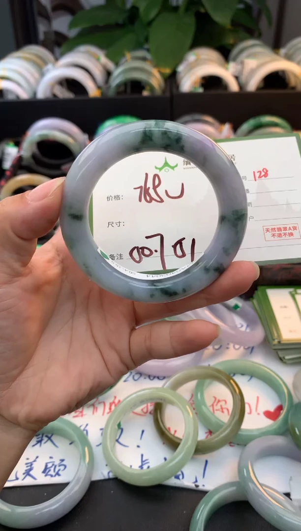 未镶嵌定制翡翠沁*毛货需精细抛光+多人