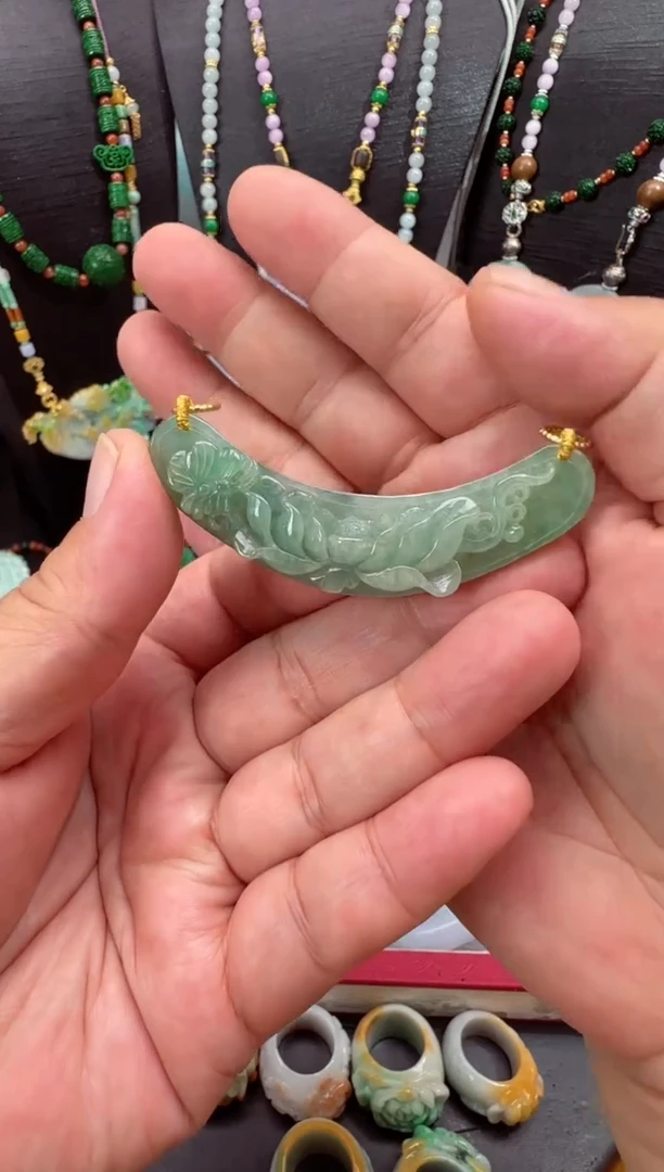 颈饰未镶嵌翡翠吊坠