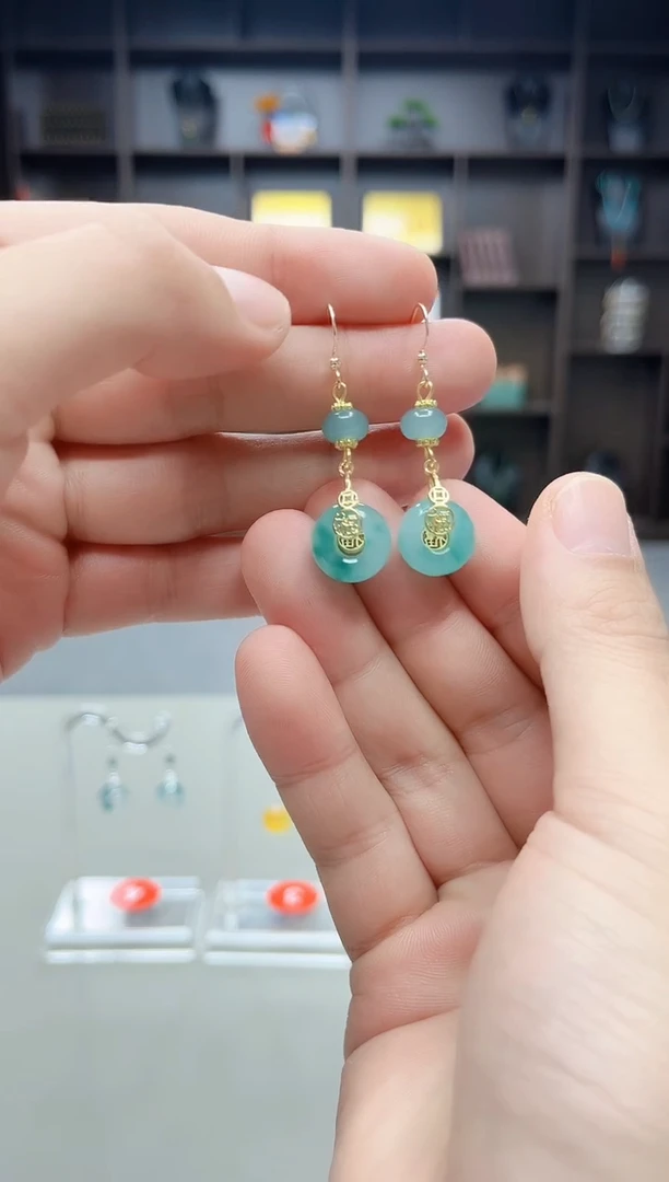 未镶嵌石英质玉（天山翠）耳饰307000