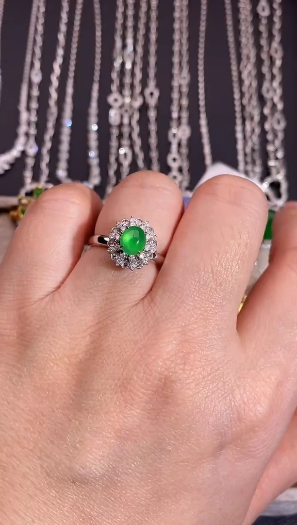 18K金镶嵌戒指翡翠戒指