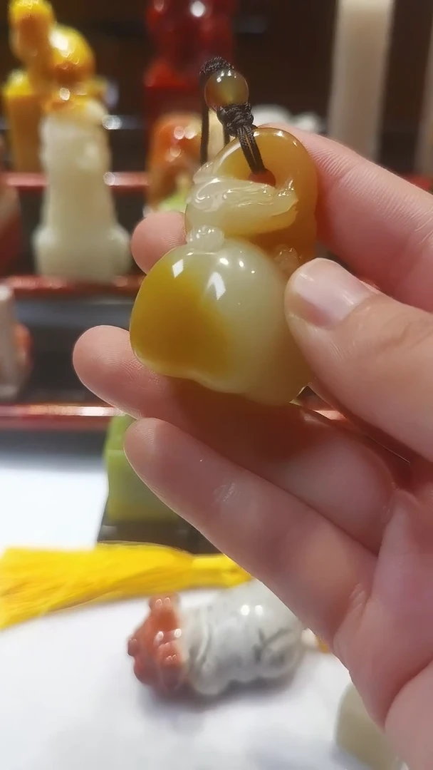 寿山石印石十*月尾绿大象