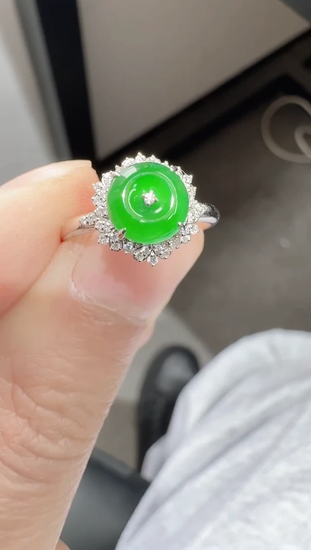 18K金镶嵌戒指翡翠寄售回流，不退不换