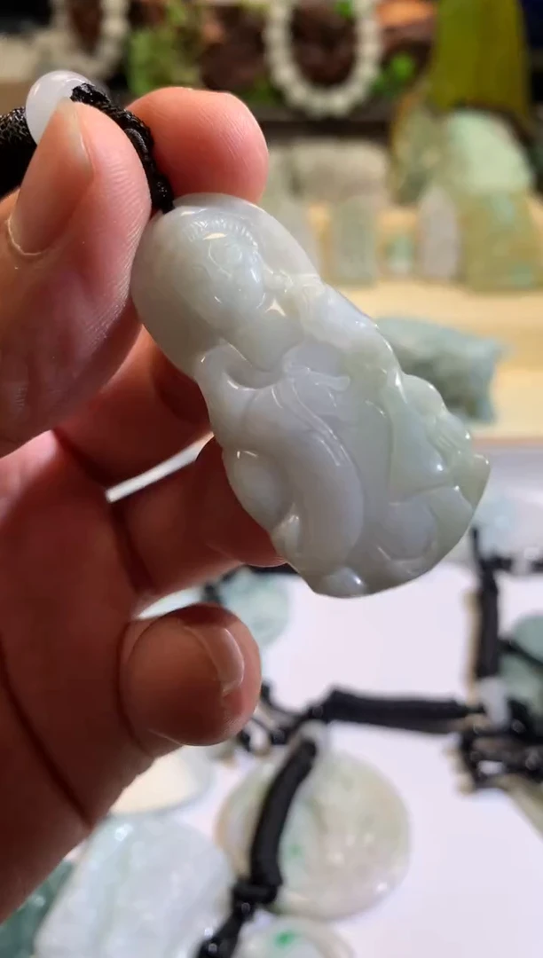 翡翠未镶嵌颈饰6/06/030