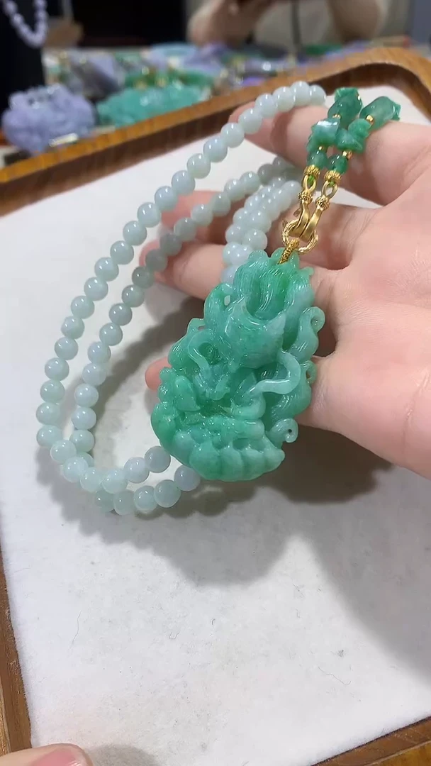 颈饰未镶嵌翡翠吊坠