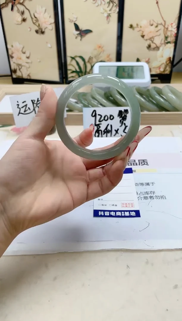 【闪购商品】石英质玉手镯未镶嵌32/58.2
