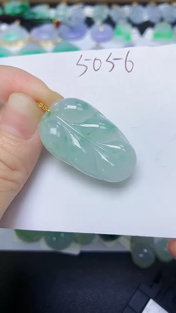 翡翠18K金镶嵌颈饰天然缅甸翡翠A货