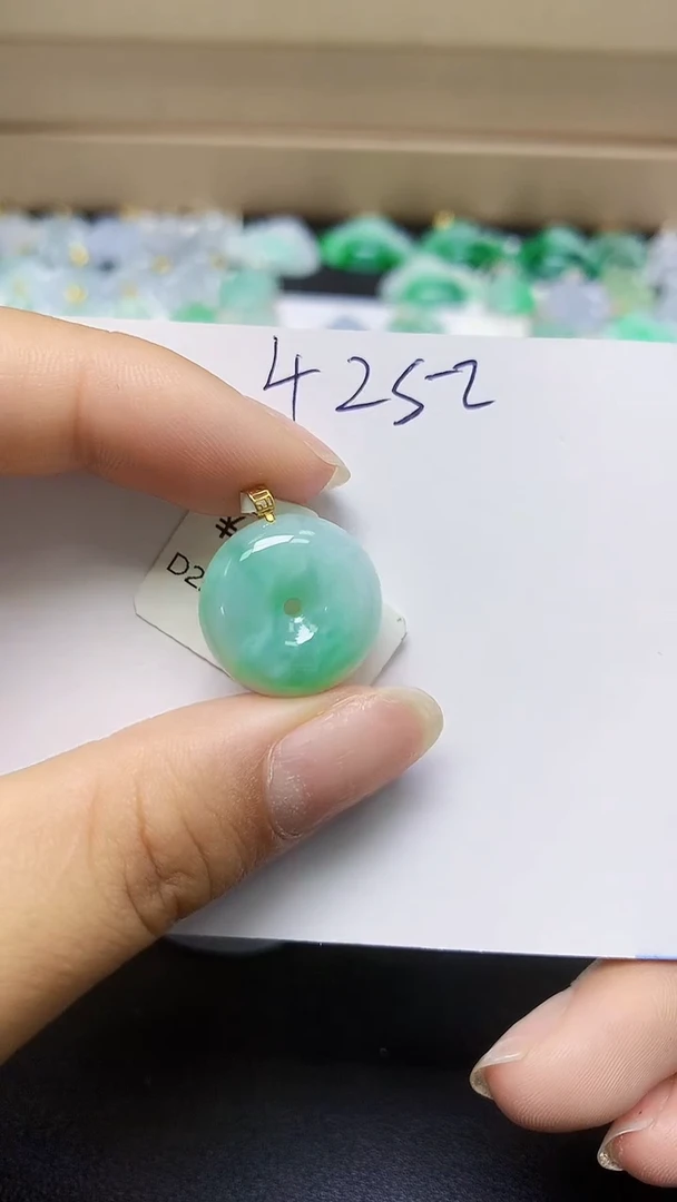 翡翠18K金镶嵌颈饰天然缅甸翡翠A货