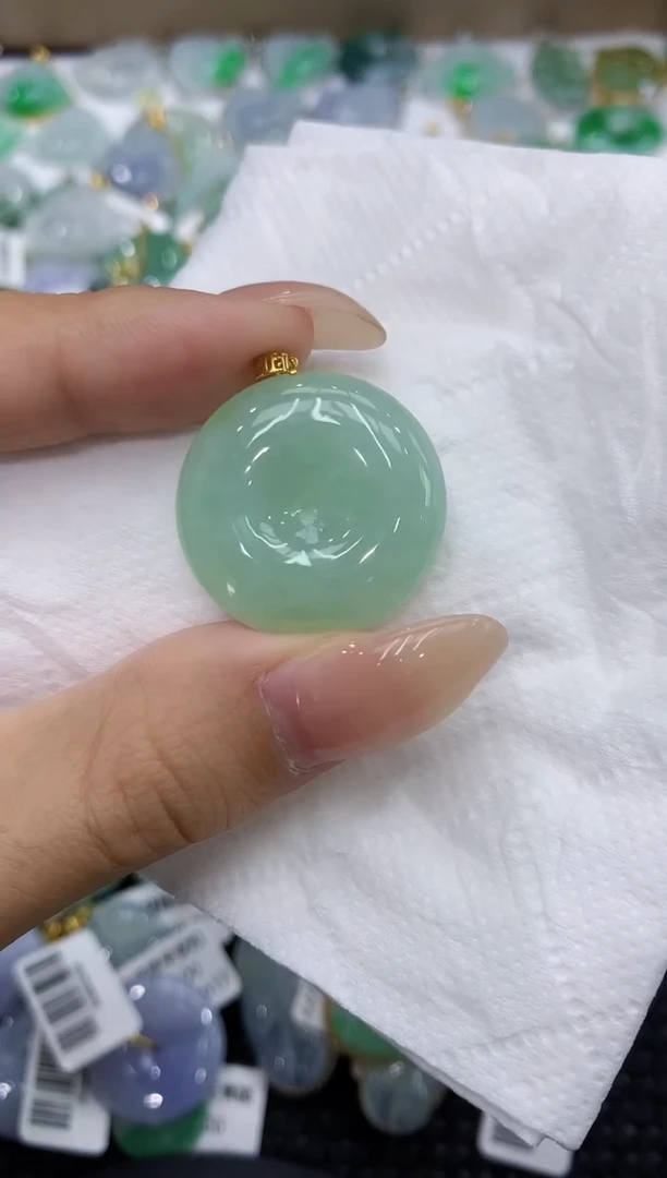 颈饰18K金镶嵌翡翠111111111111