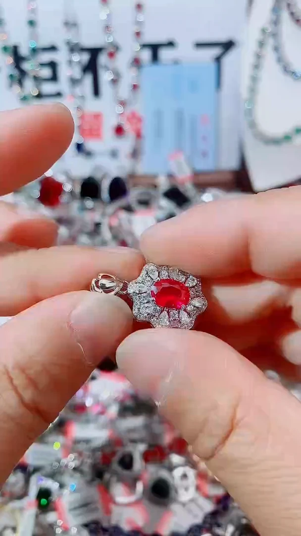 颈饰未镶嵌红宝石