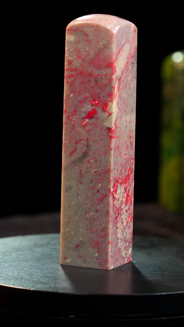 鸡血石牛角梅花鸡血石