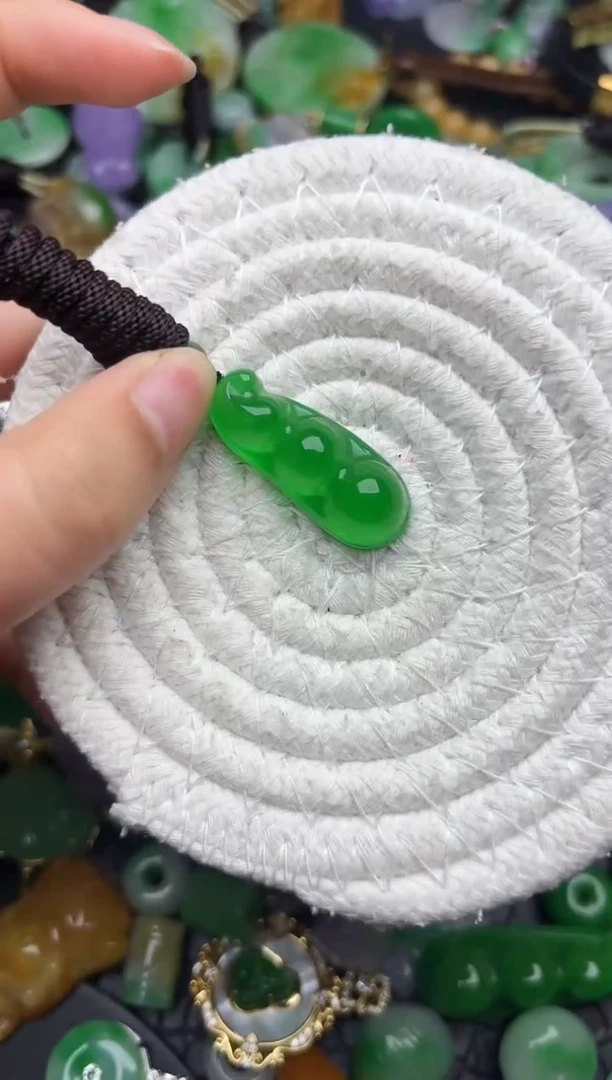 颈饰未镶嵌翡翠缅甸翡翠吊坠