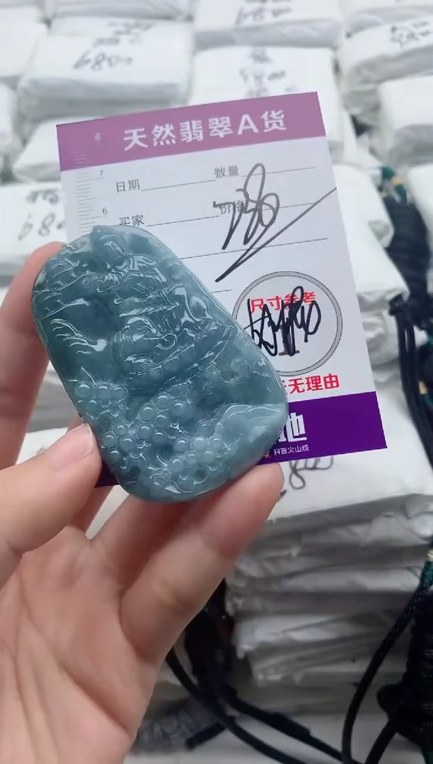 翡翠未镶嵌颈饰···········