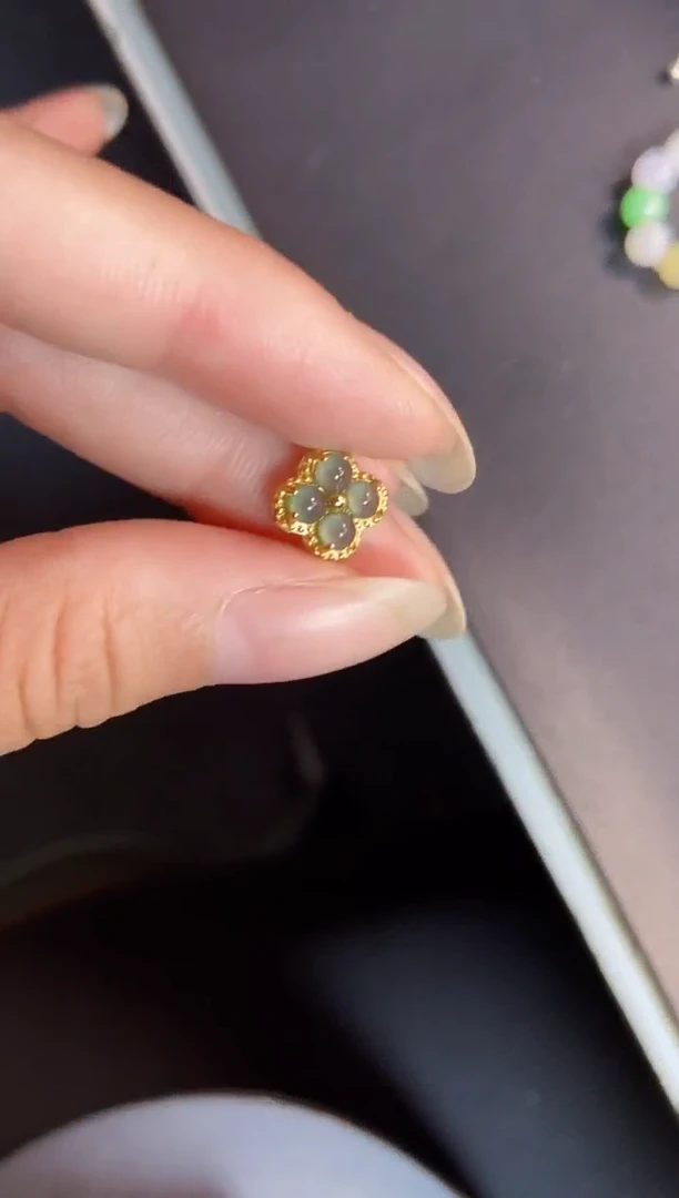 吊坠(不含链)18K金镶嵌翡翠1