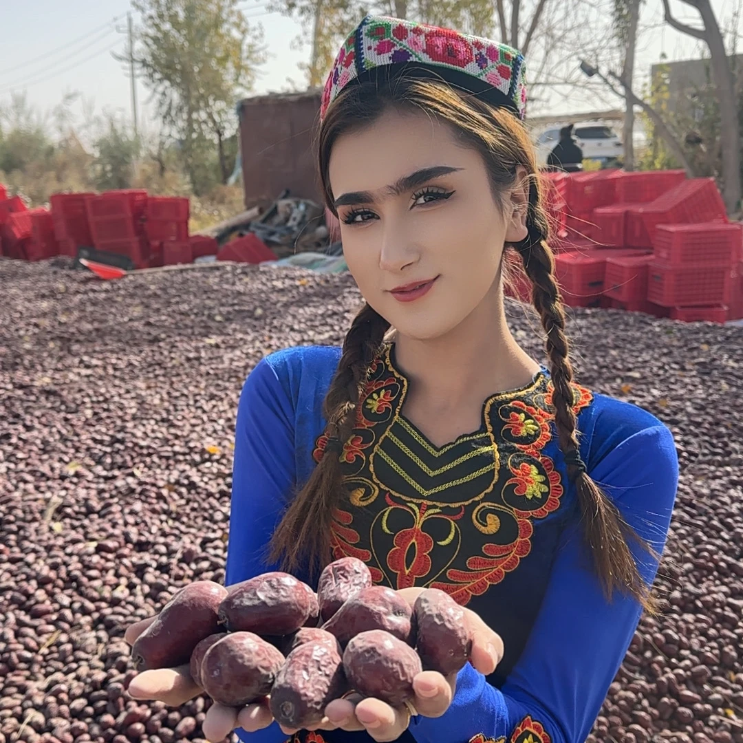 新疆和田原生态未清洗吊干红枣