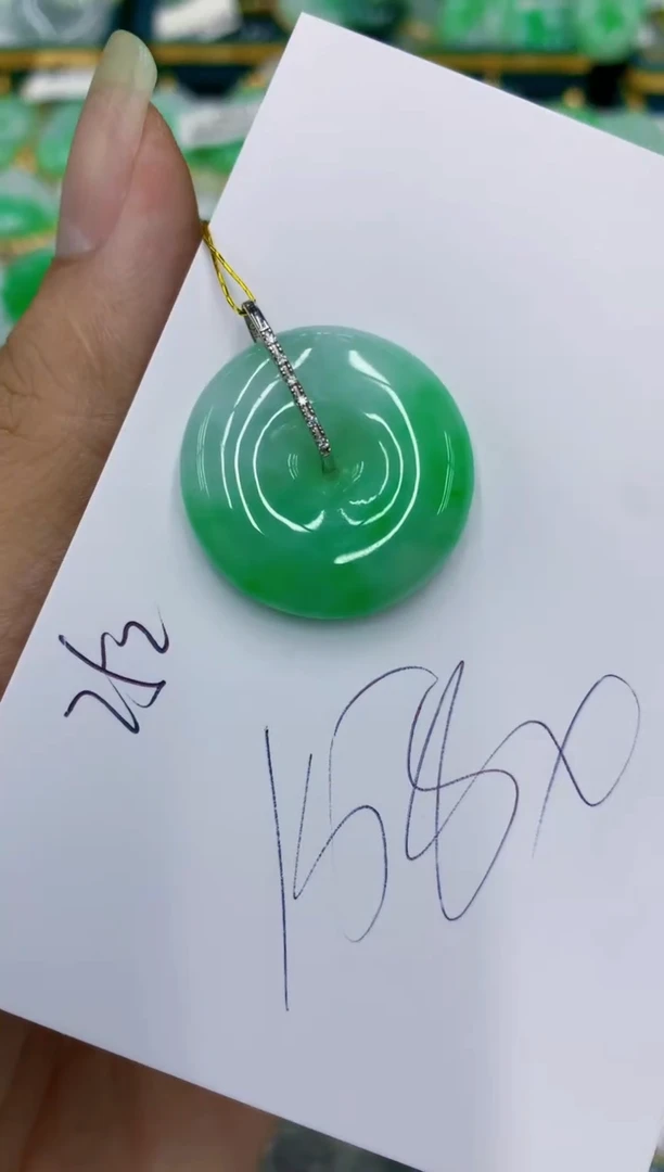 翡翠18K金镶嵌颈饰静*?11111111111