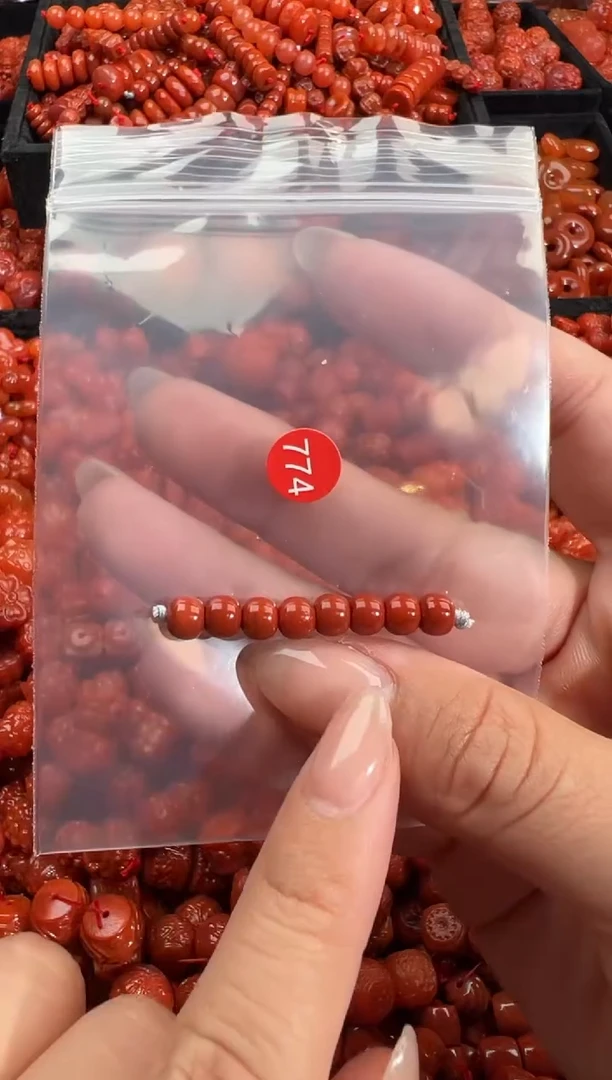 南红玛瑙未镶嵌颈饰1