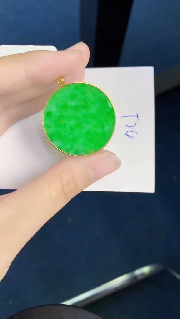 翡翠18K金镶嵌颈饰天然翡翠緬甸A貨