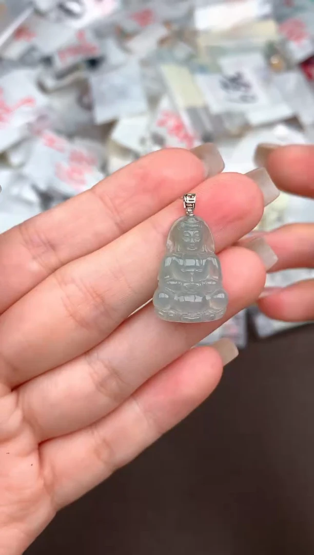 18K金镶嵌挂件翡翠一