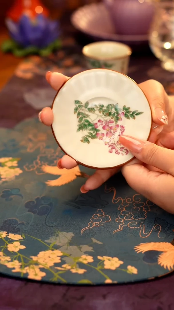 汝窑紫藤花杯托········