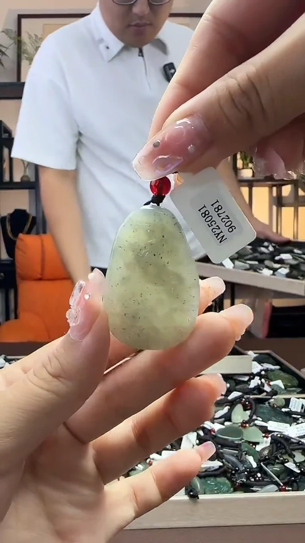 颈饰未镶嵌和田玉99