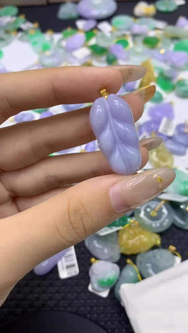 颈饰18K金镶嵌翡翠天然缅甸翡翠A货