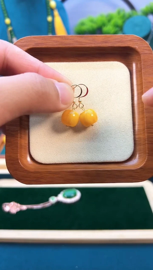 14K金镶嵌蜜蜡耳饰E01