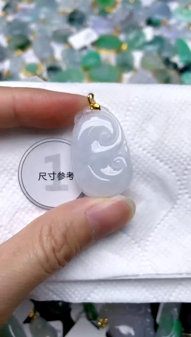 颈饰18K金镶嵌翡翠天然A货翡翠