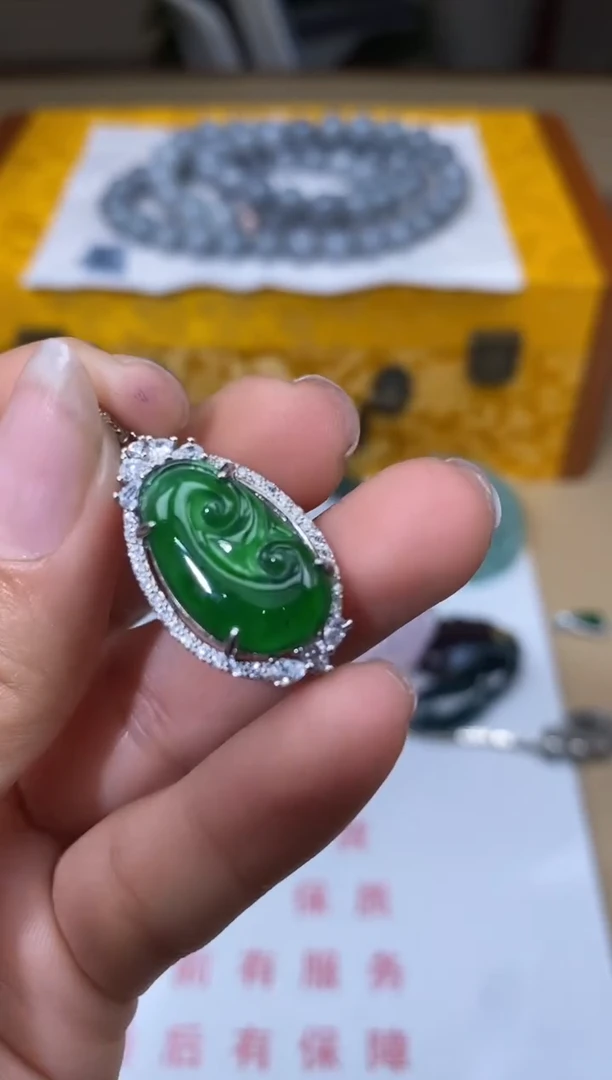 【闪购商品】翡翠颈饰银S925镶嵌天然A货翡翠吊坠