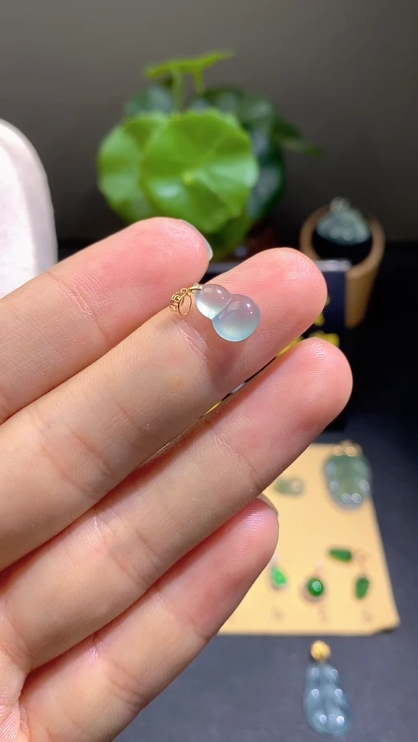颈饰18K金镶嵌翡翠翡翠A货