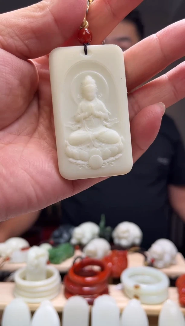未镶嵌东陵石颈饰吊坠