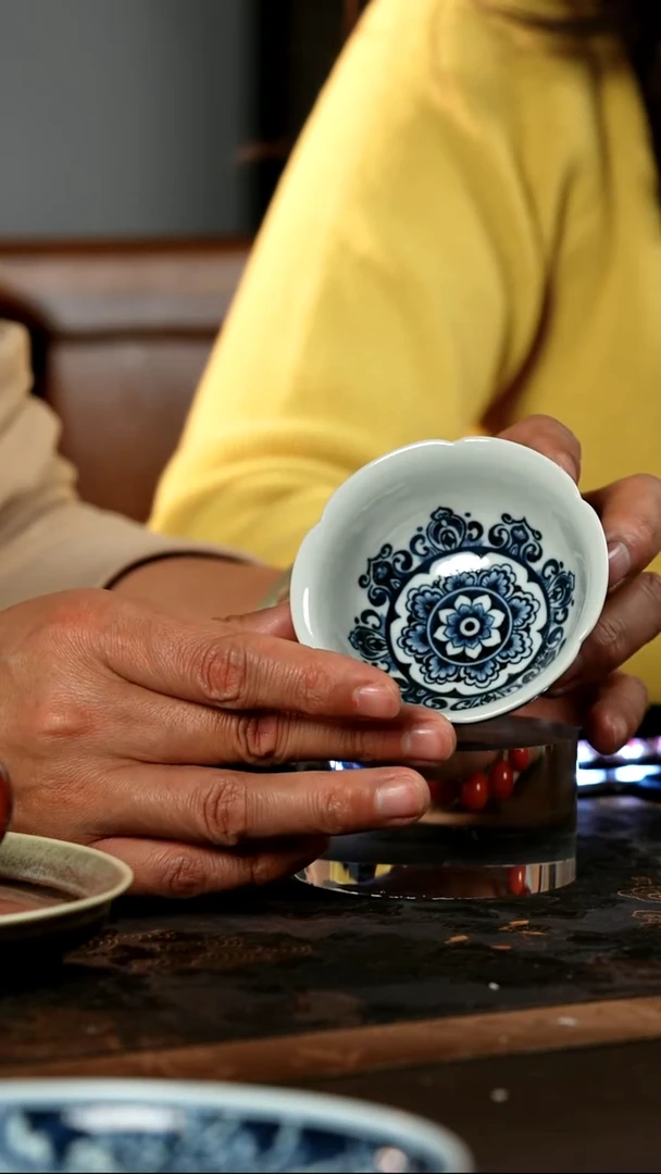 景德镇鹤鸣宝相花口花杯