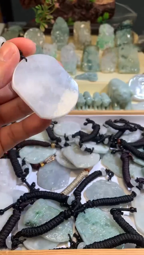 翡翠未镶嵌颈饰4/20/004