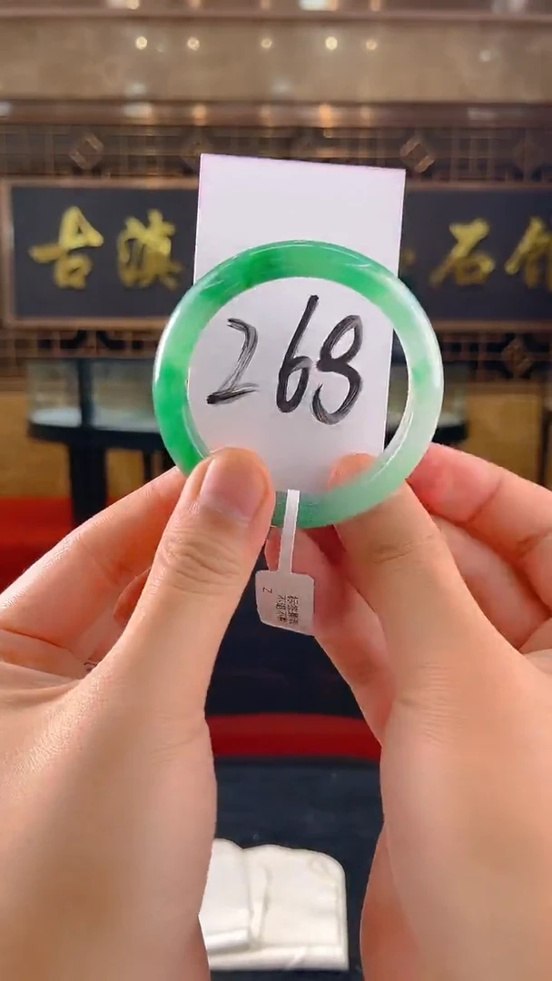 未镶嵌手镯石英质玉（非洲翠）天然非洲翠