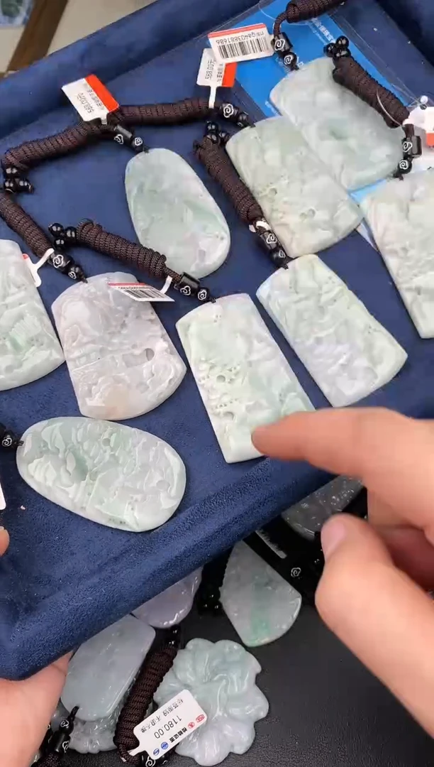 【闪购商品】翡翠颈饰未镶嵌  多样性发其一