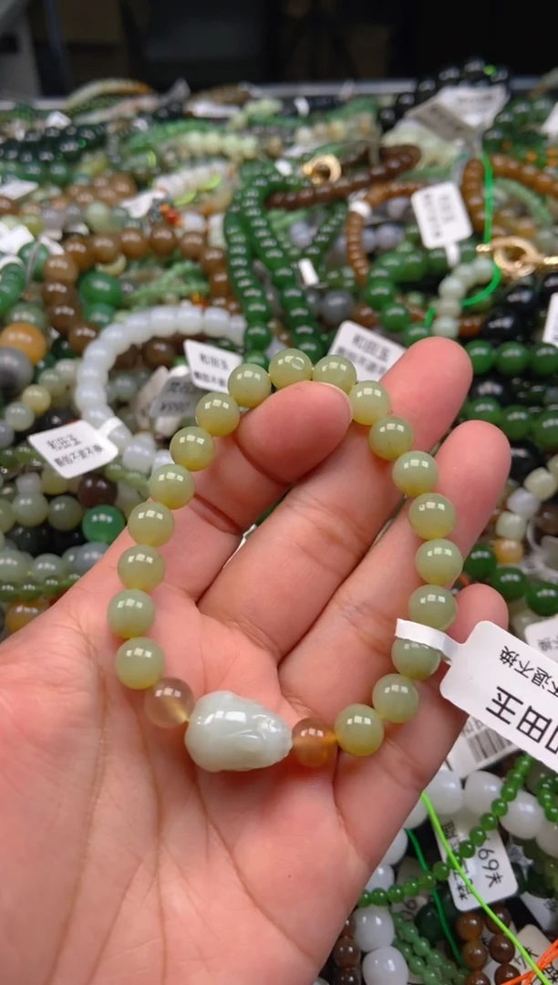 和田玉未镶嵌颈饰1