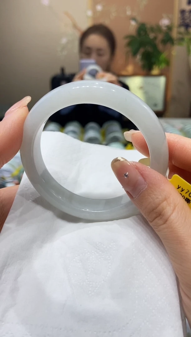 【闪购商品】翡翠手镯未镶嵌55.8圈口