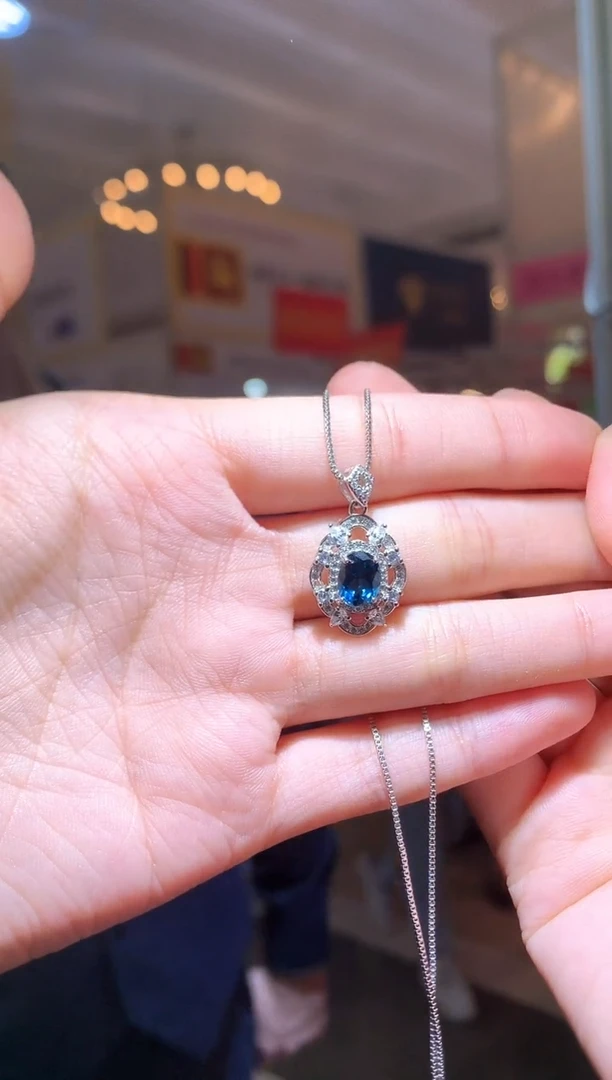 颈饰托帕石银S925镶嵌吊坠