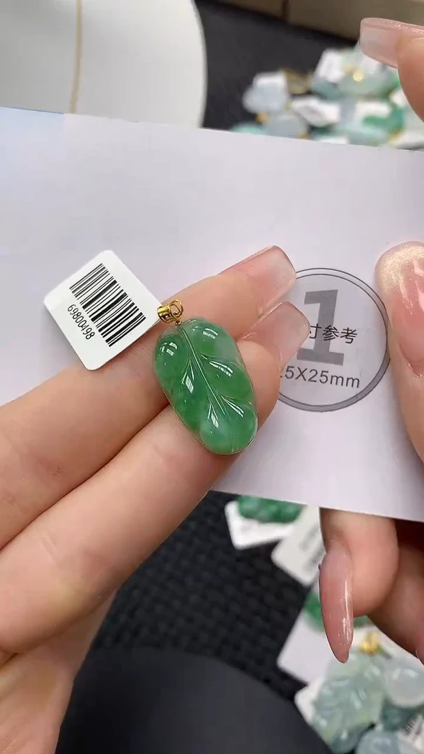 颈饰18K金镶嵌翡翠 11111111111