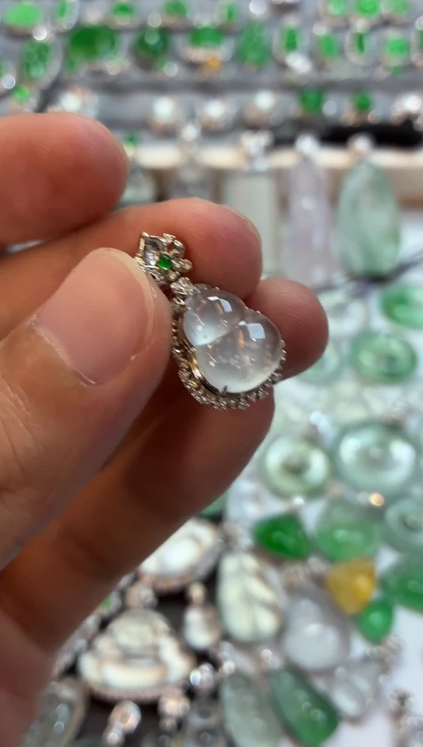 吊坠(不含链)18K金镶嵌翡翠葫芦