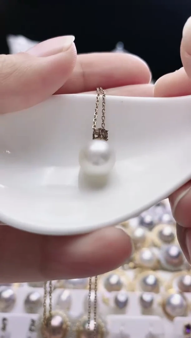 颈饰18K金镶嵌海水珍珠澳白珍珠吊坠